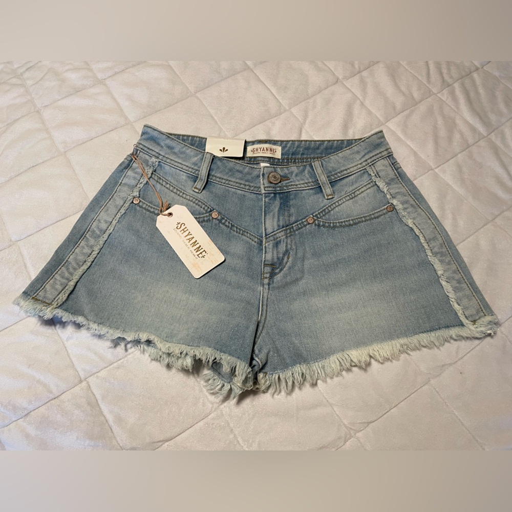 Shyanne • Light Wash High-Waisted Jean Shorts • 28W • NWT